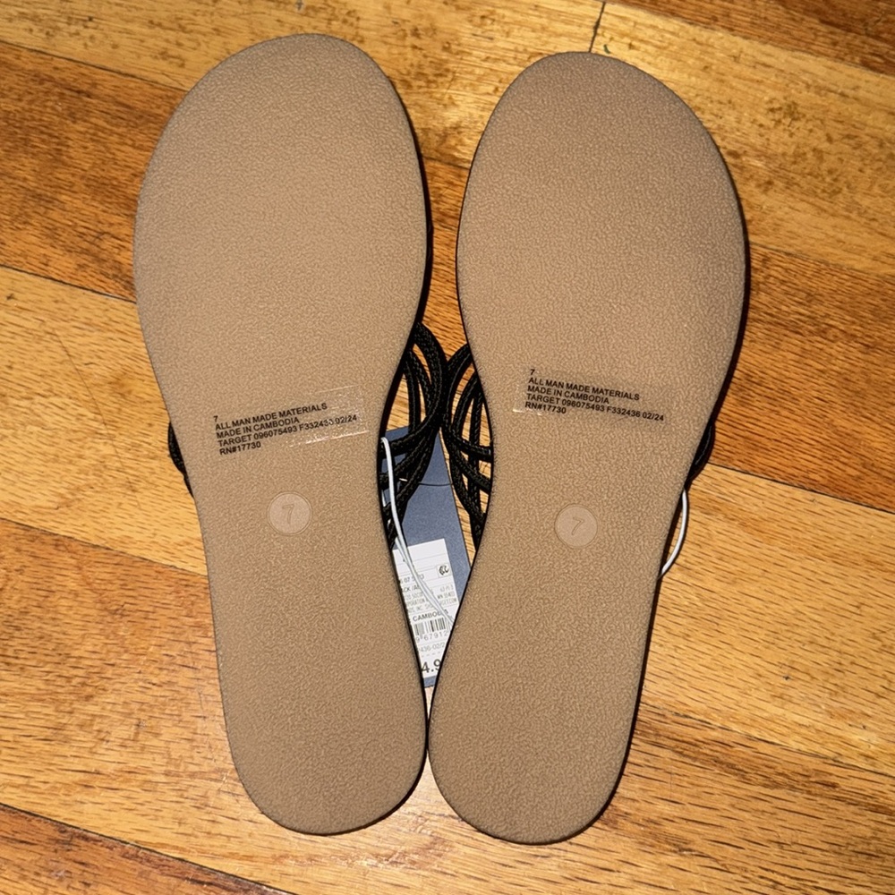 Universal Thread Sandals - Picture 4 of 4